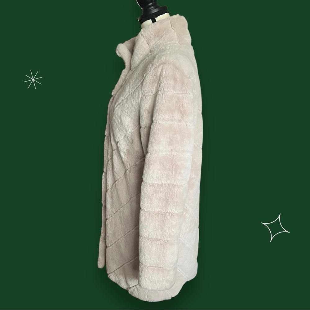 *** SOLD ***Klein Chevron Faux Fur Champagne Cream Coat. SZ.S - Picture 5 of 11